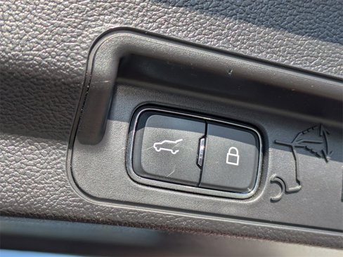 Used 2020 Ford Explorer Limited image 13