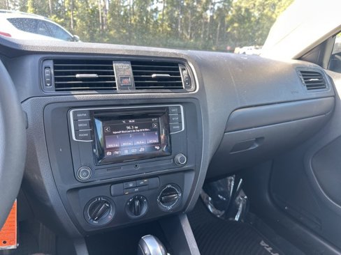 Used 2016 Volkswagen Jetta S image 11