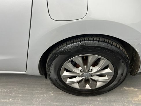 Used 2020 Kia Sedona LX image 16