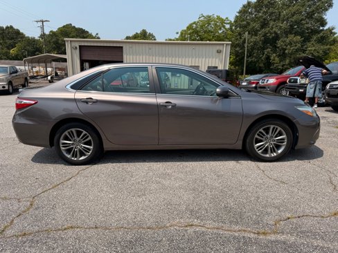 Used 2016 Toyota Camry SE image 7