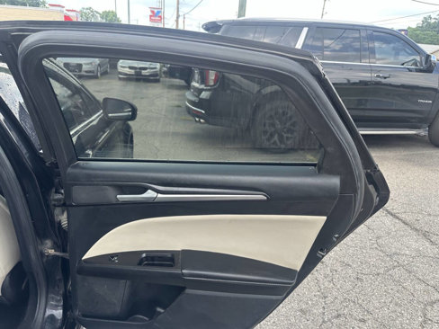 Used 2018 Ford Fusion Titanium image 18