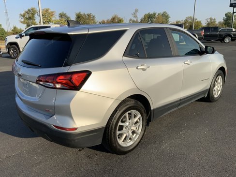 Used 2022 Chevrolet Equinox LS w/ LS Convenience Package image 11