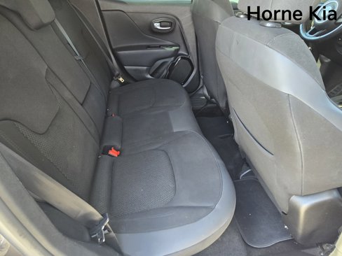 Used 2019 Jeep Renegade Altitude w/ Quick Order Package 2XM image 12