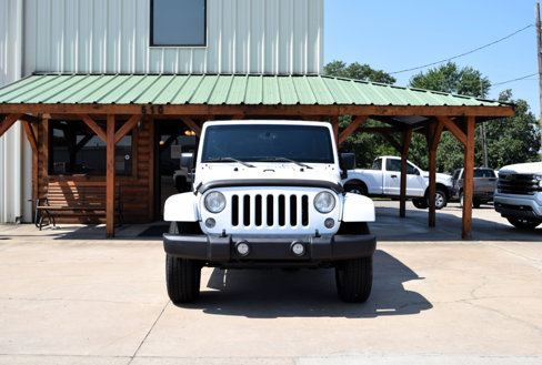 Used 2015 Jeep Wrangler Unlimited Sahara w/ Connectivity Group image 3