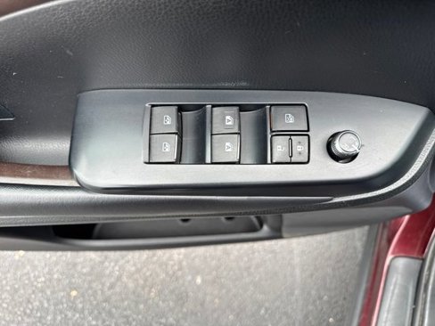Used 2019 Toyota Highlander XLE image 12