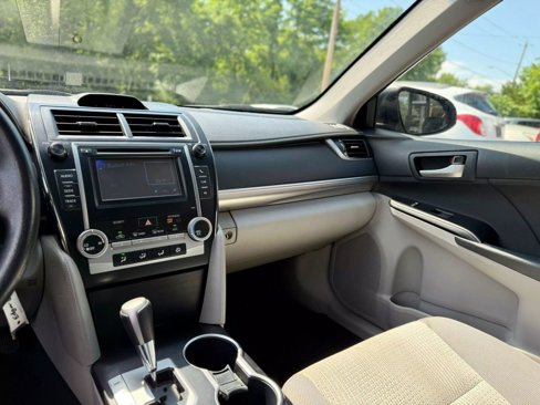 Used 2012 Toyota Camry L image 11