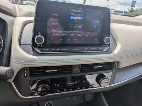 Used 2023 Nissan Rogue SV image 16