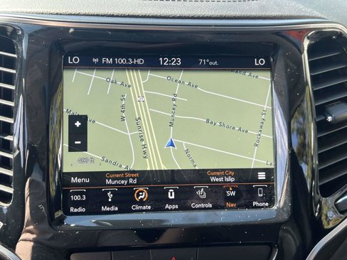 Used 2019 Jeep Cherokee Limited w/ Luxury Group image 25