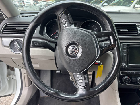 Used 2018 Volkswagen Passat 2.0T R-Line image 9