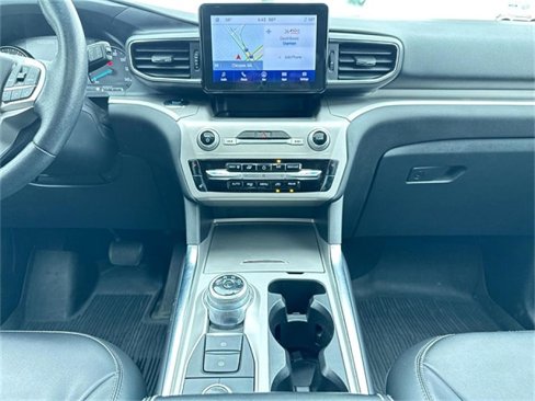 Used 2022 Ford Explorer XLT w/ Equipment Group 202A image 22