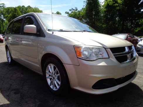Used 2013 Dodge Grand Caravan SXT image 3