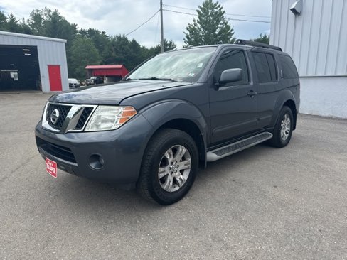 Used 2010 Nissan Pathfinder SE w/ SE Premium Journey Pkg image 2