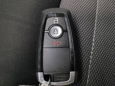 Used 2017 Ford Edge SE image 32