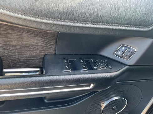 Used 2018 Ford Expedition Limited image 11