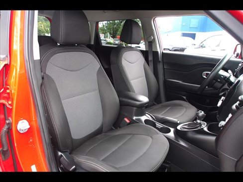 Used 2019 Kia Soul + image 11