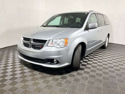 Used 2019 Dodge Grand Caravan SXT image 7