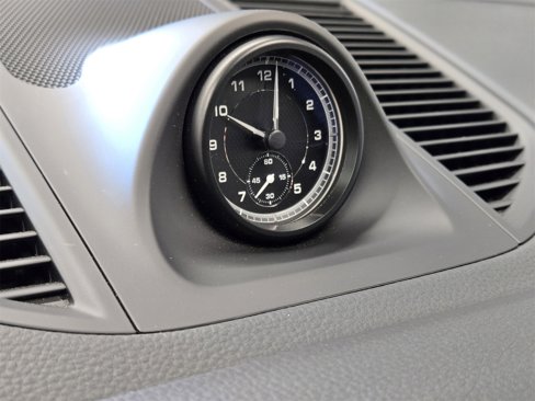 Certified 2025 Porsche Macan image 18