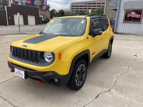 Used 2016 Jeep Renegade Trailhawk w/ Premium Trailhawk Package image 3