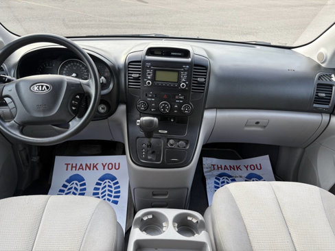 Used 2010 Kia Sedona image 17