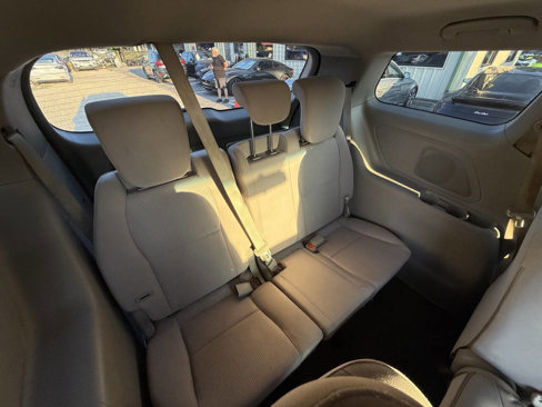 Used 2019 Kia Sedona LX image 13