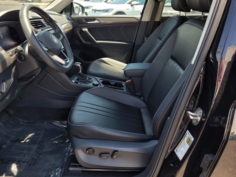Certified 2022 Volkswagen Tiguan SE image 16