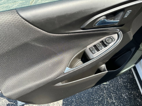 Used 2017 Chevrolet Malibu LT image 10
