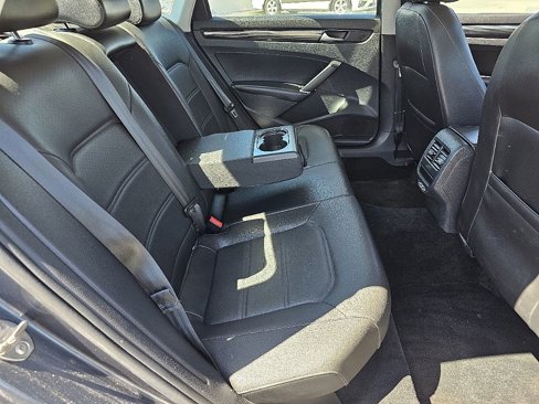 Used 2020 Volkswagen Passat 2.0T R-Line image 11