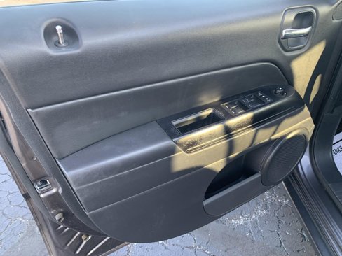 Used 2016 Jeep Patriot High Altitude image 13