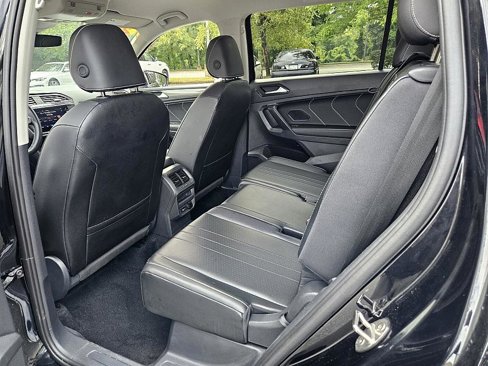 Used 2024 Volkswagen Tiguan SE image 8