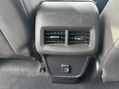 Used 2019 Chevrolet Equinox LT w/ Driver Convenience Package image 18