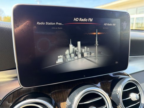 Used 2019 Mercedes-Benz GLC 300 4MATIC image 16