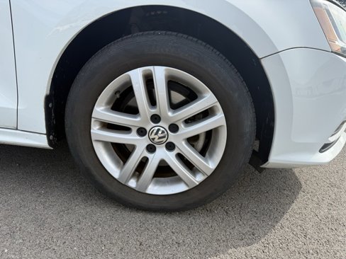 Used 2017 Volkswagen Jetta S image 4