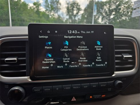 Used 2021 Hyundai Venue image 17
