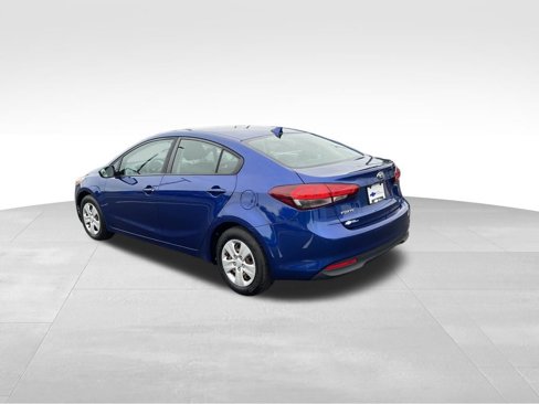 Used 2017 Kia Forte LX image 3