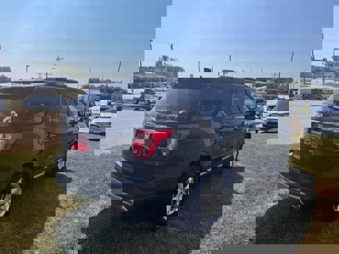 Used 2017 Ford Explorer XLT w/ Equipment Group 202A image 6