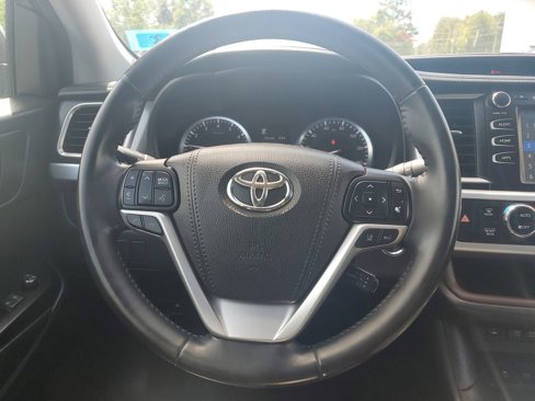 Used 2018 Toyota Highlander XLE image 14