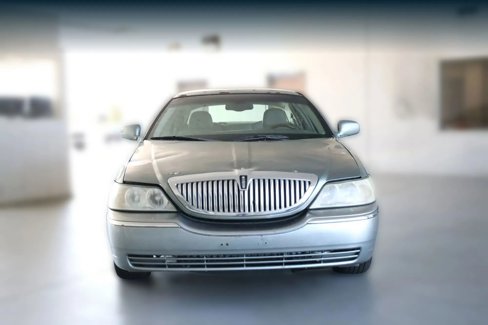 Used 2005 Lincoln Town Car Signature Limited image 5