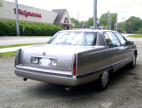 Used 1995 Cadillac De Ville Concours image 4