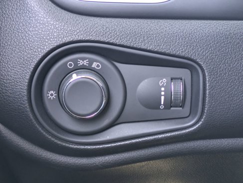 Used 2020 Jeep Renegade Sport image 17