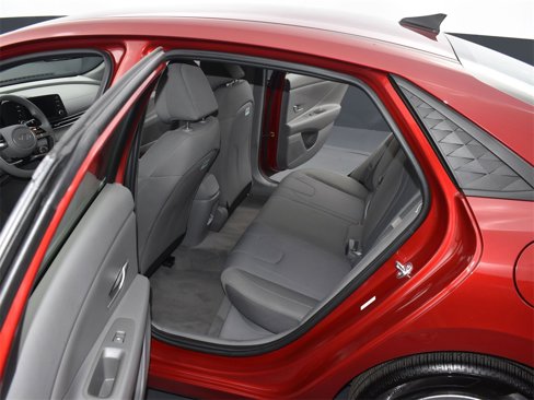Certified 2025 Hyundai Elantra SE image 10
