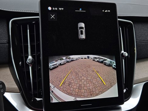 New 2025 Volvo XC90 B6 Core w/ Protection Package image 17