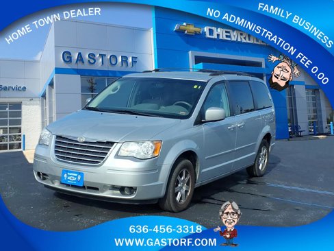 Used 2008 Chrysler Town & Country Touring image 1