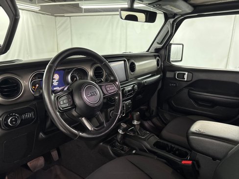 Used 2021 Jeep Gladiator Willys image 4
