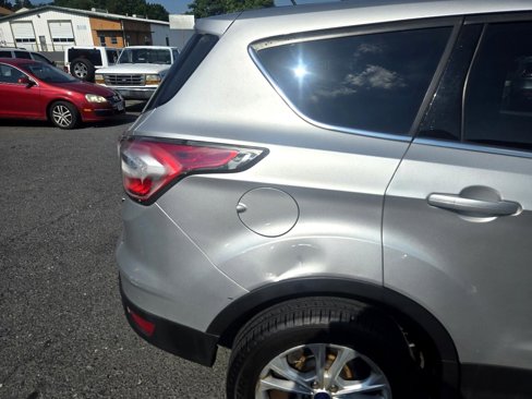 Used 2017 Ford Escape SE image 13