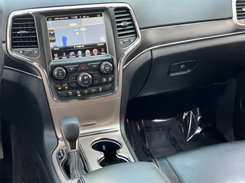 Used 2017 Jeep Grand Cherokee Limited image 28