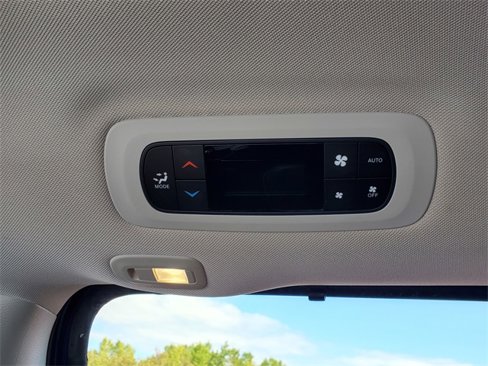Certified 2019 Chrysler Pacifica Limited w/ Tire & Wheel Group image 29