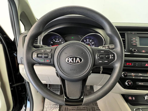 Used 2017 Kia Sedona LX image 15