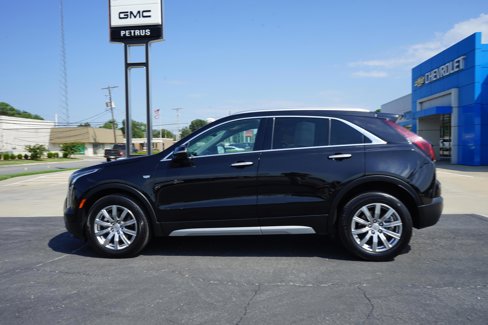 Used 2022 Cadillac XT4 Premium Luxury w/ Safety Alert Package image 2