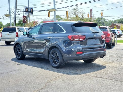 Used 2019 Kia Sorento LX image 3