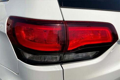 Used 2020 Jeep Grand Cherokee Altitude image 29
